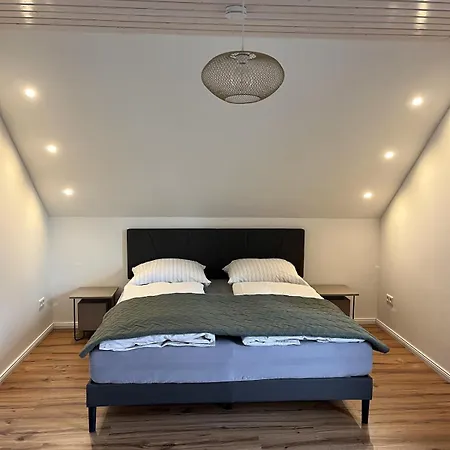 Ruhig & Grosszuegig Fuer 8 Pers, Wlan & Feuerschale *