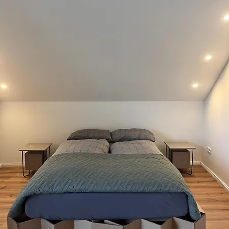 Ruhig & Grosszuegig Fuer 8 Pers, Wlan & Feuerschale *